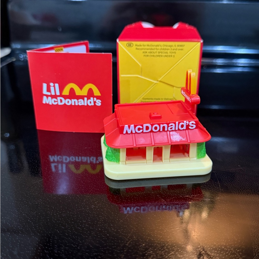 McDonald's Red and Yellow Miniature Playset